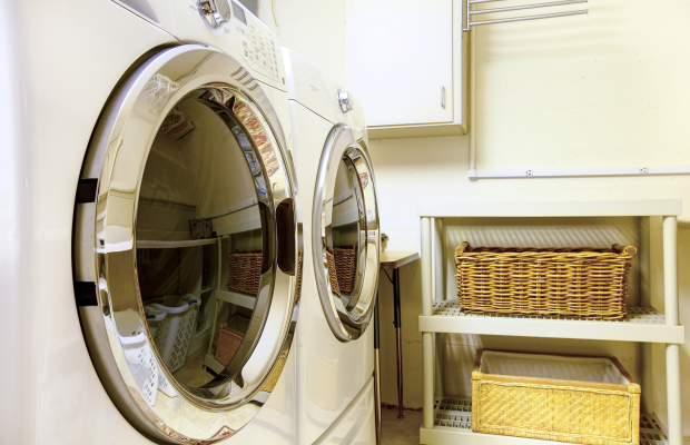 Guys play A-Ha’s “Take on Me” on washer