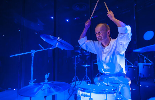 Phil Collins says he can’t drum anymore