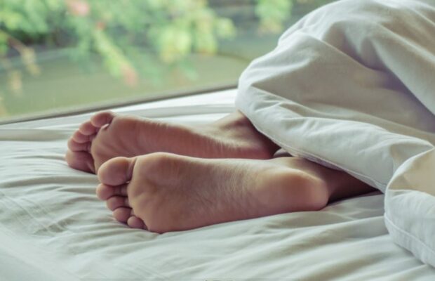 Why women have colder feet than men, it’s scientific!